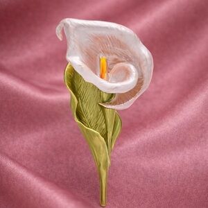 Calla Lily Cream Gold Brooch